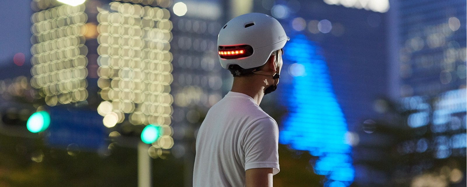 Kask z oświetleniem LED